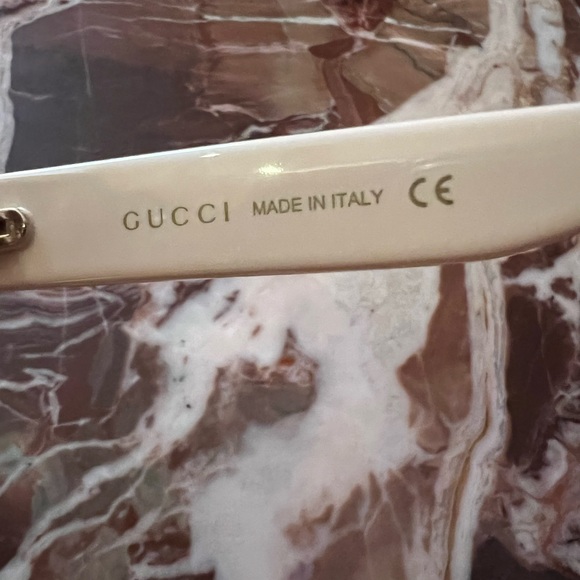 Gucci sunglasses only one use like new with out cover